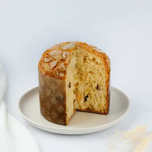 Panettone cu stafide și țucate de portocală