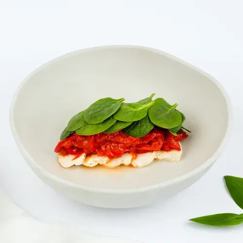 Halloumi prăjit cu lecso din ardei dulci